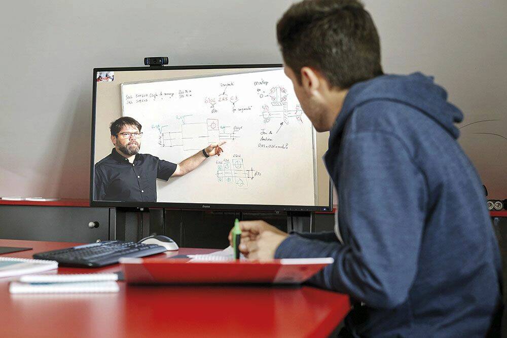 Par la formation à distance, les industriels peuvent également former en même temps les collaborateurs provenant de différents sites. © In Situ