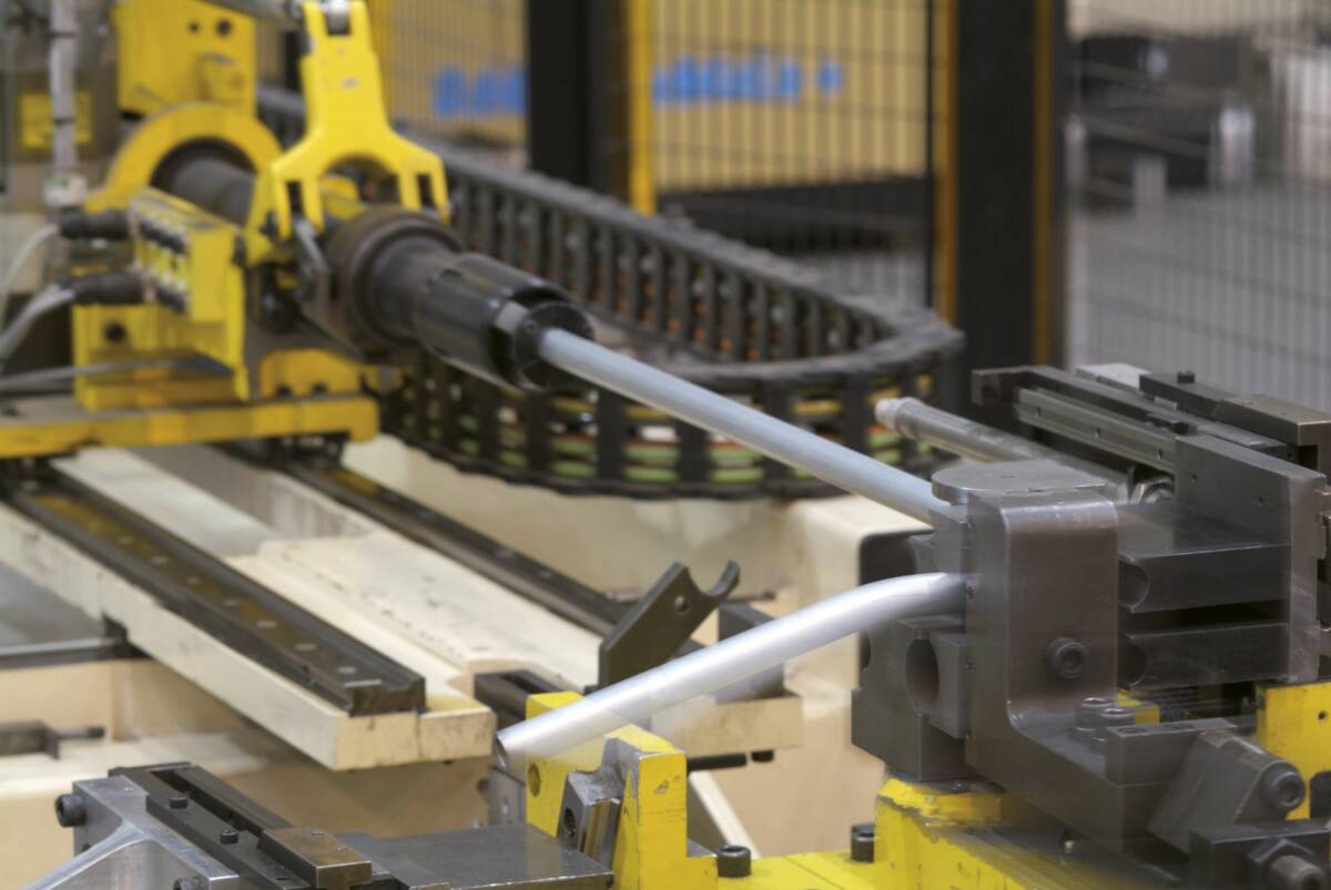 Stauff investit dans des installations de cintrage High-Tech dans le monde entier. © Walter Stauffenberg GmbH & Co. KG)