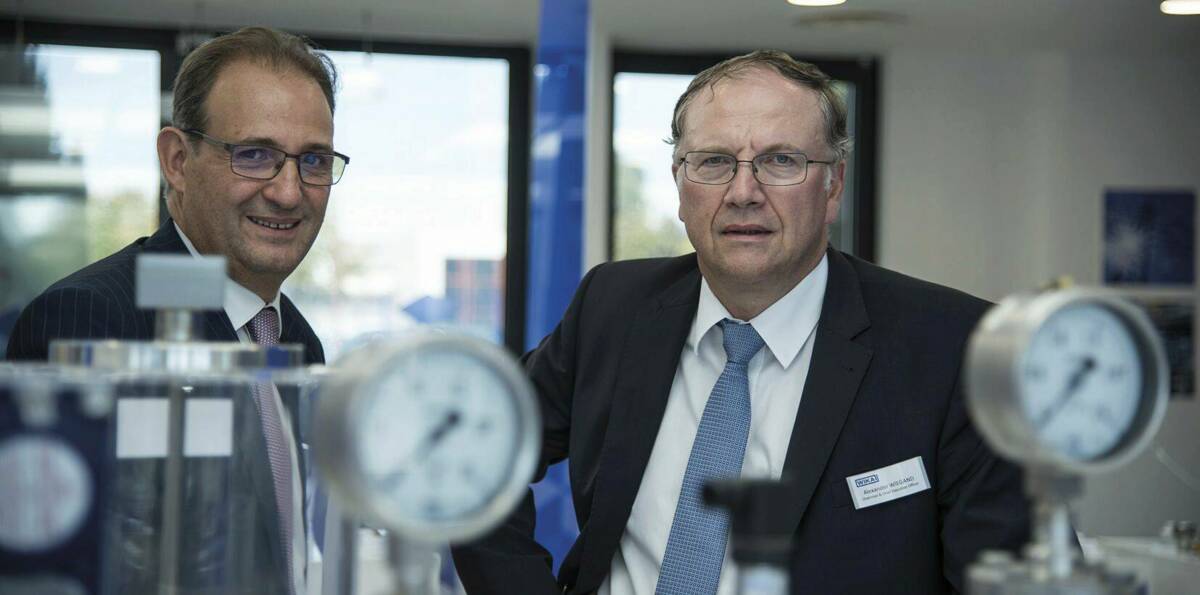Pour Alexander Wiegand (à droite), ce résultat est un palier, amené à être doublé d’ici à 2025. © wika