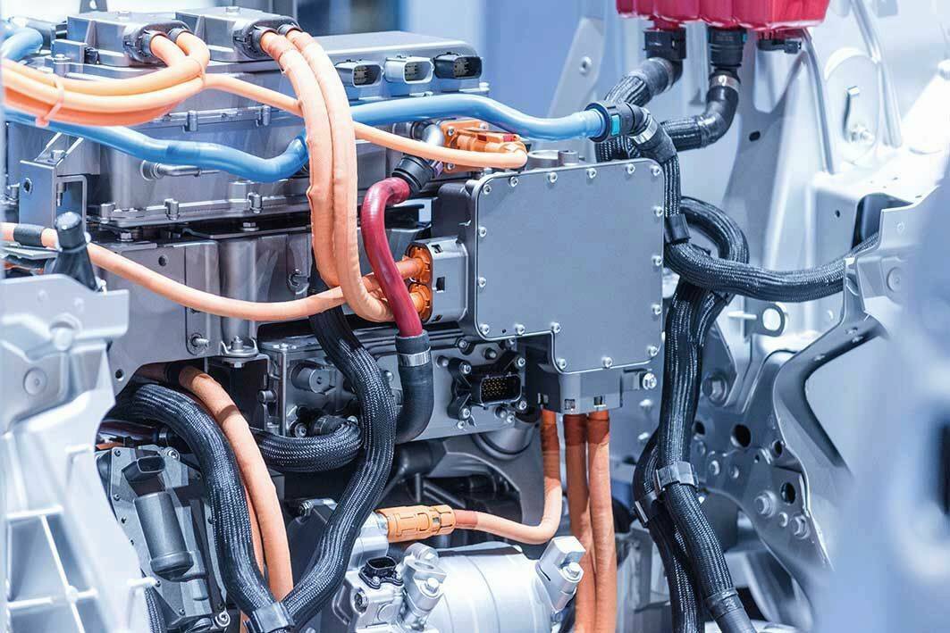 La formation se décline en deux thèmes : technologie des motorisations électriques et CTE (chaîne de traction électrique), et technologie de batterie et BMS (battery management system). © In Situ