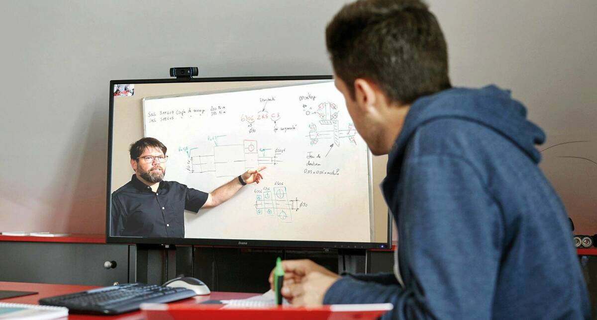 La formation à distance permet de former en même temps les collaborateurs provenant de différents sites. Plus besoin de regrouper un grand nombre de personnes au même endroit. © In Situ