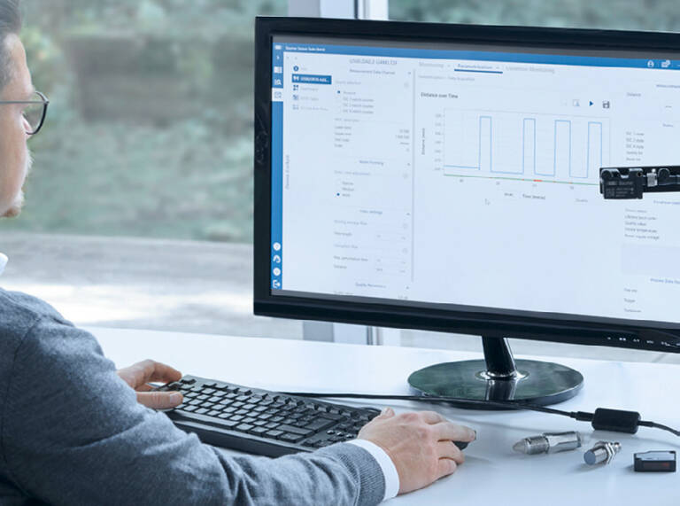 Baumer Sensor Suite (BSS) est un logiciel PC pour l'évaluation, la sélection et le paramétrage d'équipements IO-Link. Le master USB-C pratique de Baumer permet de connecter rapidement les détecteurs à un PC, par exemple pour des tests au bureau, sans alimentation externe. © Baumer