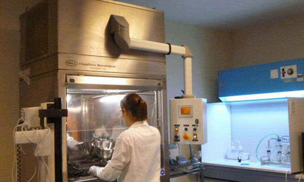 Le laboratoire dédié à la propreté de fabrication est implanté au sein du siège français de Saint-Germain-en-Laye. © Pall