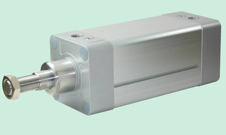 Dans le but de réduire les fuites des joints de tige sur les vérins pneumatiques, Kaecia (ex-Kuhnke) propose en option sur les modèles standard ISO 15552 un « nez » en acier inoxydable muni d’un racleur en polymère HR. © Kaecia