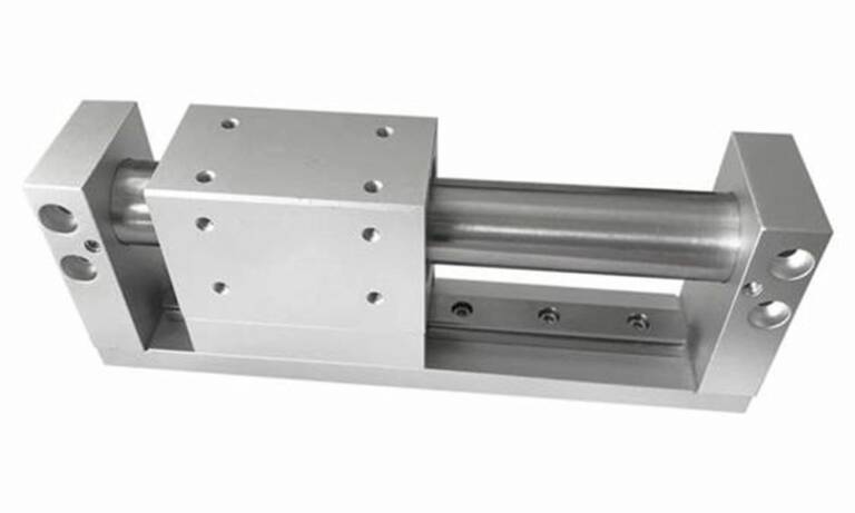 Airtac propose des produits d’automatisme pneumatiques ISO et customisés, et notamment une gamme avec guidage linéaire. © Airtac