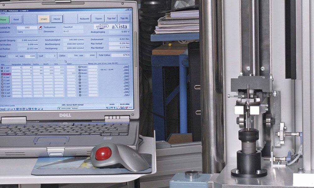 Le département de recherche et développement effectue des tests d'endurance pour comparer les différentes géométries, les lubrifiants et la durée de vie.
© Eichenberger Gewinde