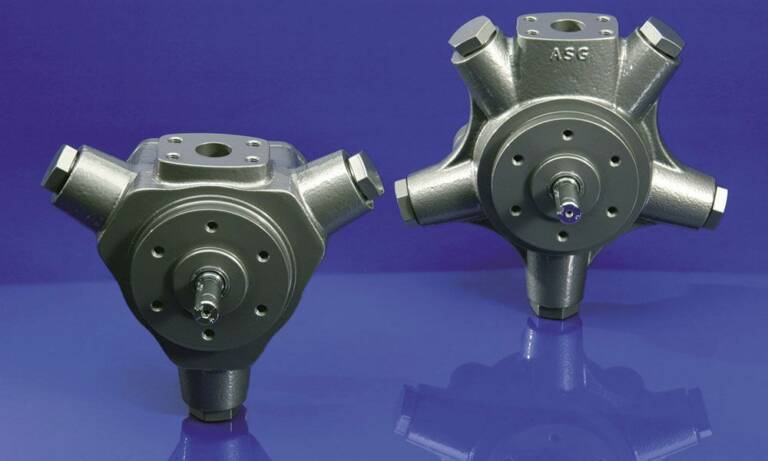 Les pompes à pistons radiaux PFR à cylindrée fixe d'Atos, développées pour des applications hautes pressions (350/500 bar), sont disponibles en pompes simples ou en configuration avec arbre passant. © Atos