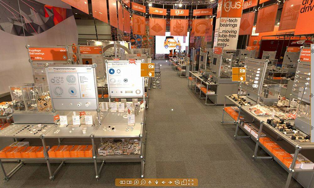 igus offre aux visiteurs intéressés une découverte virtuelle de ses nouveautés. Plus de 50 présentoirs et plus de 30 films les informent sur les innovations dans l’univers des plastiques en mouvement. © igus