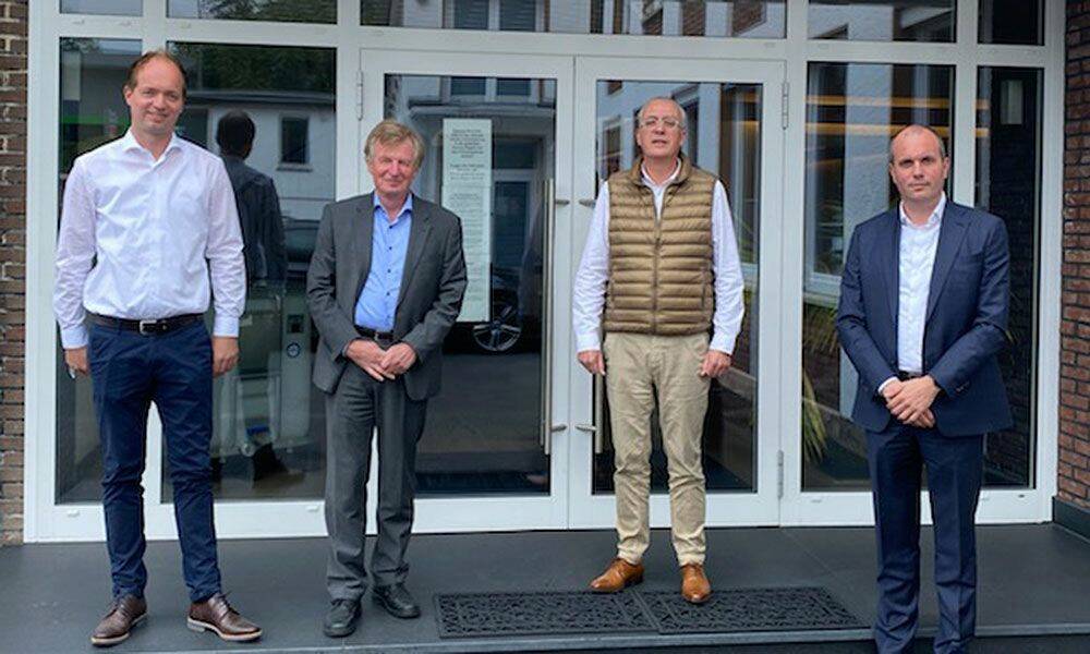 De gauche à droite : Christoph Geiping, directeur général Allemagne chez Bülte, Ekkehard Schneider, ingénieur chez Werit, Stefan Bülte, président du groupe Bülte et Tilo Stein, directeur général Allemagne chez Werit. © Bülte