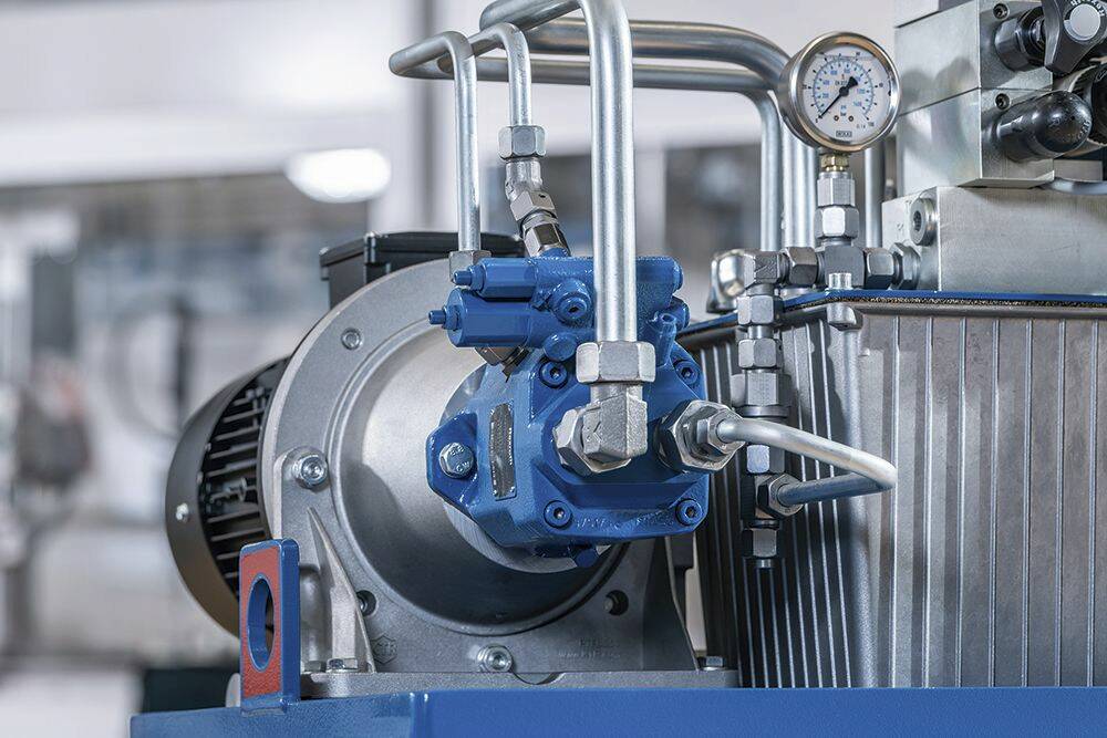 La solution Sytronix FcP de Bosch Rexroth est constituée d’un groupe motopompe avec moteur asynchrone standard et d’un convertisseur de fréquence
(application technologique de gestion des débits et des pressions). © Bosch Rexroth