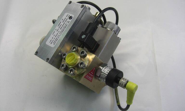 Vanne X840 comprenant vanne proportionnelle 2 voies DN2 et électrovanne 22 NO en PS 400 bar. © IMF