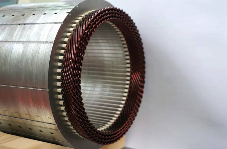 Cette opération permettra de proposer une offre complète d’assemblage et de test qui englobe le rotor, le stator, le convertisseur, et la transmission.
© Comau