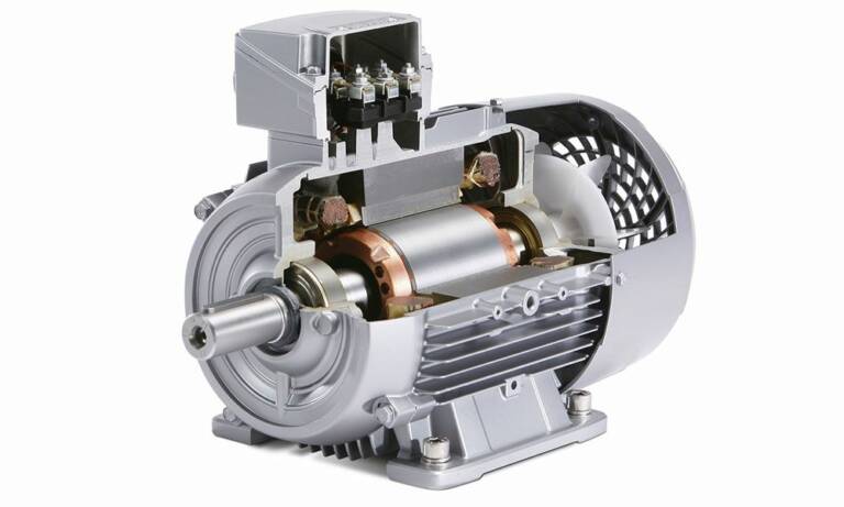 Kaeser Compresseurs équipe dès maintenant ses machines de moteurs IE3 afin que les utilisateurs puissent réaliser des économies d’énergie sans attendre la date de sortie de la réglementation. © Kaeser Compresseurs