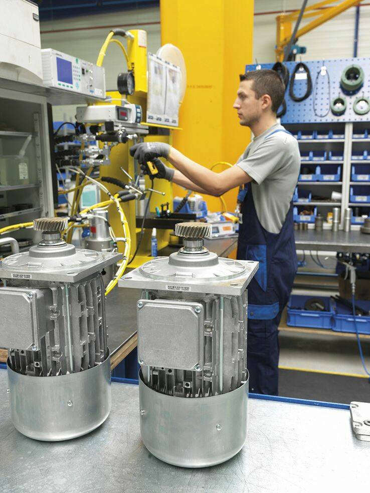 Assemblage pignons moteurs © Lenze
