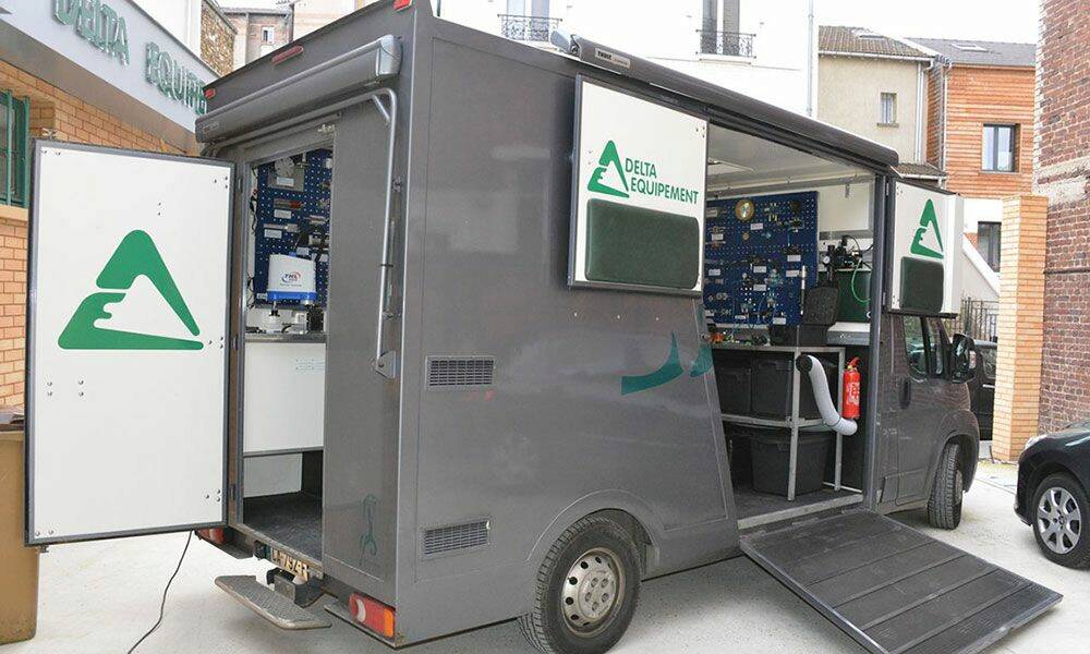 Showroom mobile présentant toutes les gammes de produits des partenaires de Delta Equipement permettant d’aller directement chez le client pour réaliser des démonstrations et répondre à ses problématiques. © Delta Equipement