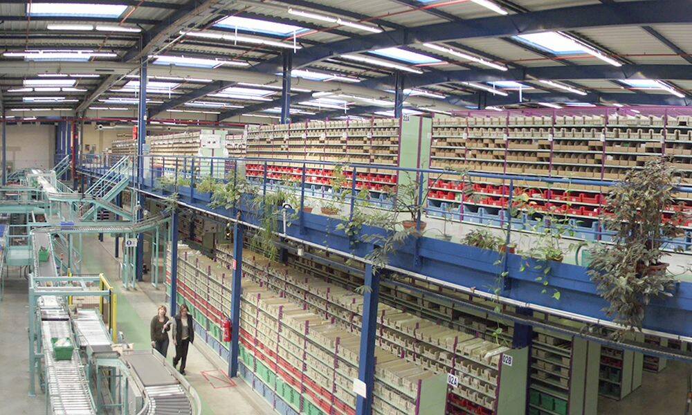 Près de 140.000 produits sont stockés dans un magasin de 15.000 m² au sein du siège de Beauvais d’où environ 1,6 million de colis sont expédiés chaque année aux 60.000 clients actifs servis par l’entreprise sur le territoire français. © RS France