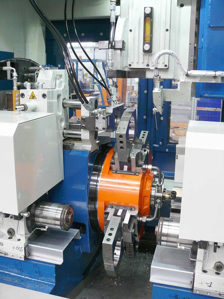 L’étage de transfert rotatif de la machine TOP 2000ri utilise un puissant moteur sans balai Num BPH développant un couple de 36 N.m. © Num