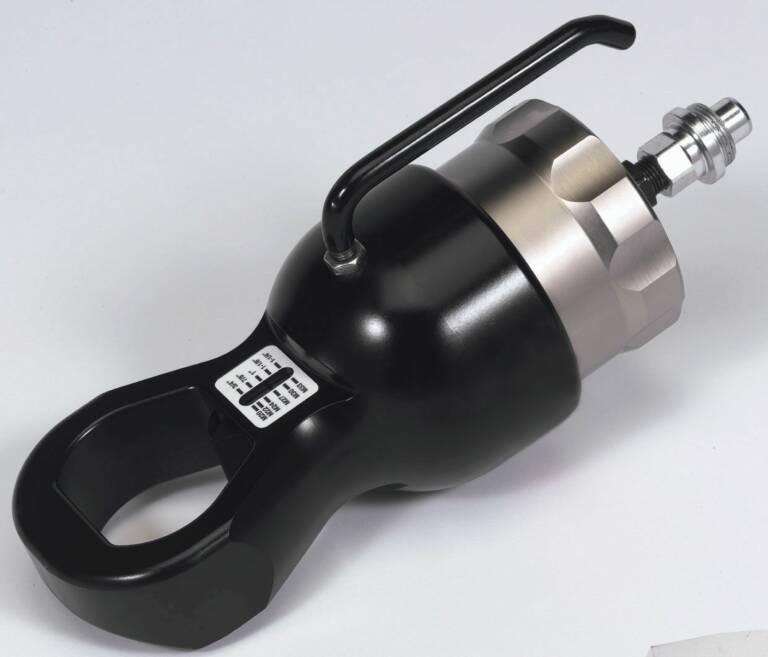 La gamme de casse-écrous hydrauliques ENS a été spécialement conçue par SPX BS pour les brides BS1560/ANSI B16.5 et permet d’ôter facilement et rapidement les écrous bloqués d’un diamètre de 3/4 à 3 ½ pouces. © SPX