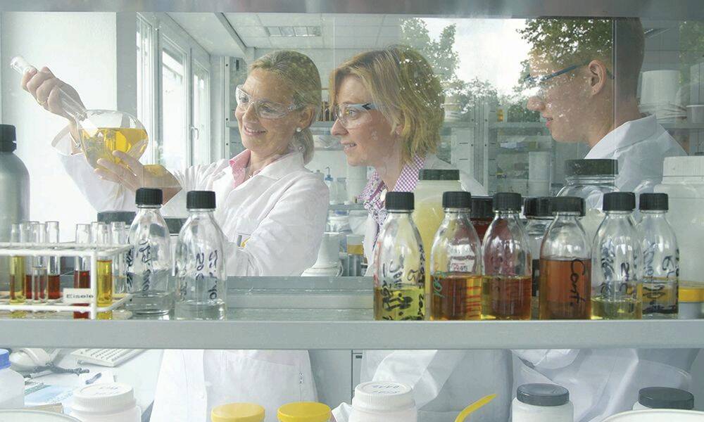 Les mélanges sont définis par le service R&D de l’entreprise, où quelque 20% des 230 employés de l’entreprise travaillent en totale collaboration avec les clients.
© Rhénus Lub
