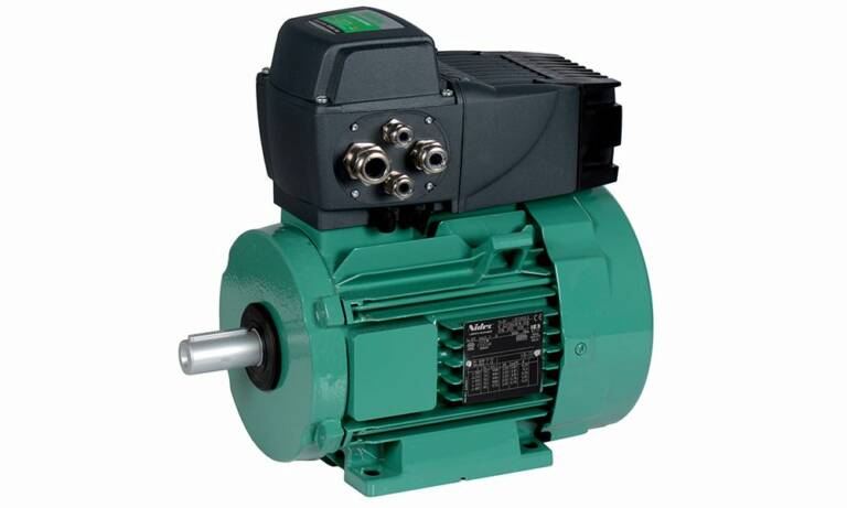 Le Commander ID 300 de Leroy-Somer, solution de variateurs intégrée pour le pilotage des moteurs asynchrones IMfinity de 0.25 à 7,5 kW, offre de hautes performances dynamiques pour des applications de process, du manufacturing et d’intra-logistique. © Leroy-Somer