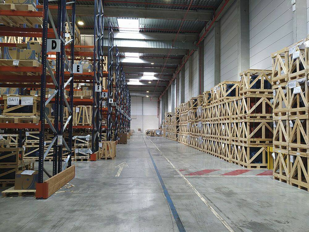 Sur 6540 m², le bâtiment dispose de plus de 10 mètres utiles de hauteur sous plafond, ce qui double la capacité de stockage. © Karim Boudehane