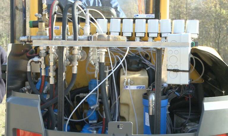 Le Cetim a conçu un démonstrateur sur la base d’une pelle hydraulique Volvo fonctionnant à l’eau du robinet. Testée avec succès fin 2011, la machine sera présentée lors du salon Intermat sur le stand de la société Fluid Hydr’eau qui a réalisé le démonstrateur. © Cetim