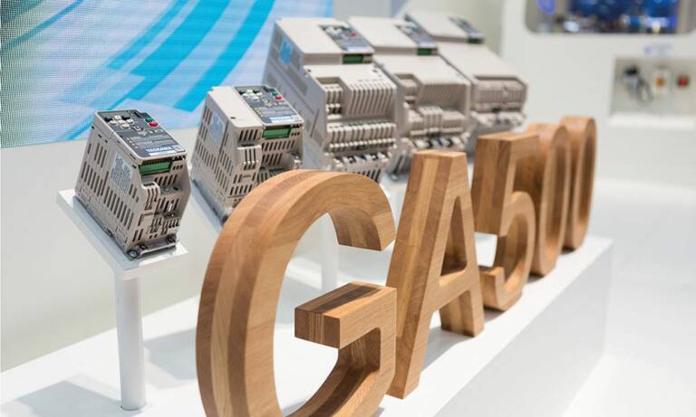 Le microvariateur de fréquence GA500 de Yaskawa pemet de réduire les pertes de conversion de puissance au minimum et fonctionne avec un rendement allant jusqu'à 98,5 %. © Yaskawa