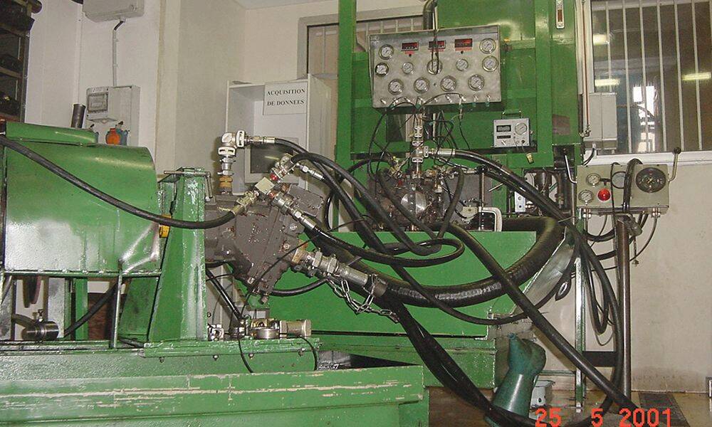 Une réparation de composant hydraulique ’’sérieuse’’ ne se conçoit qu'avec un test dynamique final.&nbsp;© La RHC
