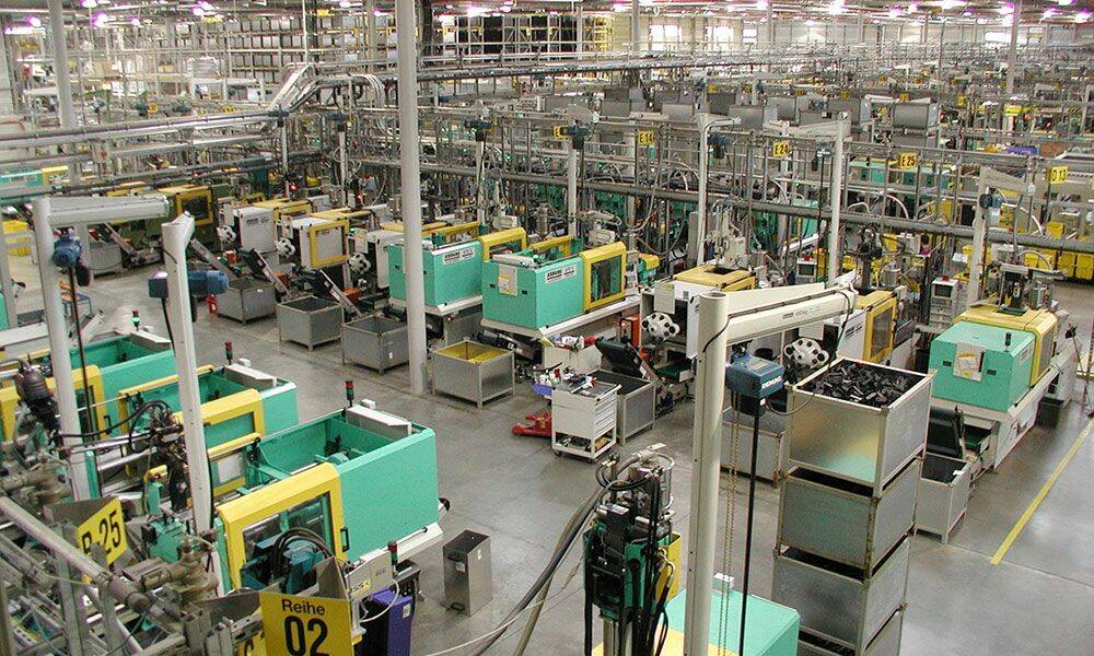 Les 320 presses d’injection de son usine de Cologne font d’igus « le plus important utilisateur de matières plastiques en Allemagne ». © igus
