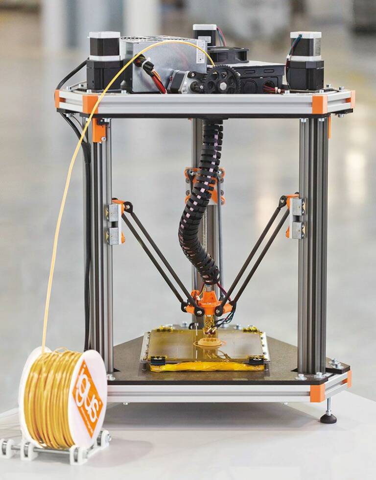 igus a présenté sur la Foire de Hanovre le premier tribo-filament au monde destiné aux imprimantes 3D. Ce matériau convient à la perfection aux paliers et pièces de frottement, étant jusqu’à 50 fois plus résistant à l’abrasion que les matériaux conventionnels destinés à l’impression 3D.© igus

