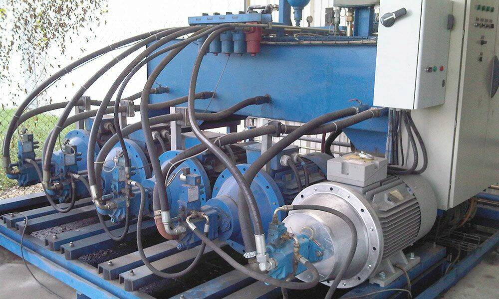 Centrale de generation 300KW pour banc de test essais mécanique Instron. © Sirven
