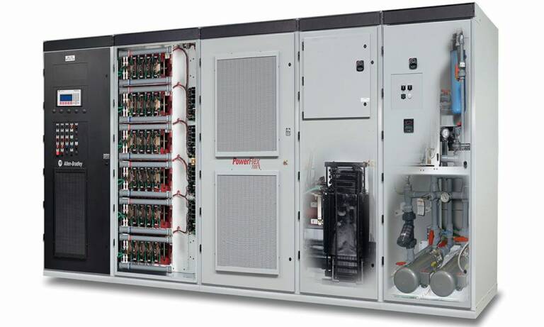 Les variateurs Powerflex 7.000 de Rockwell Automation permettent d’optimiser l’efficacité énergétique grâce à leurs fonctionnalités de démarrage progressif et de commande à vitesse variable.
© Rockwell Automation
