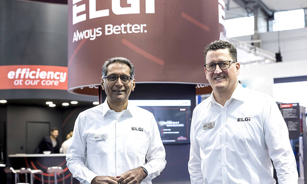 De gauche à droite&nbsp;: Jairam Varadaraj, directeur général d'Elgi Equipements, et Chris Ringlstetter, président d'ELGi Compressors Europe (crédit : Elgi Compressors).
