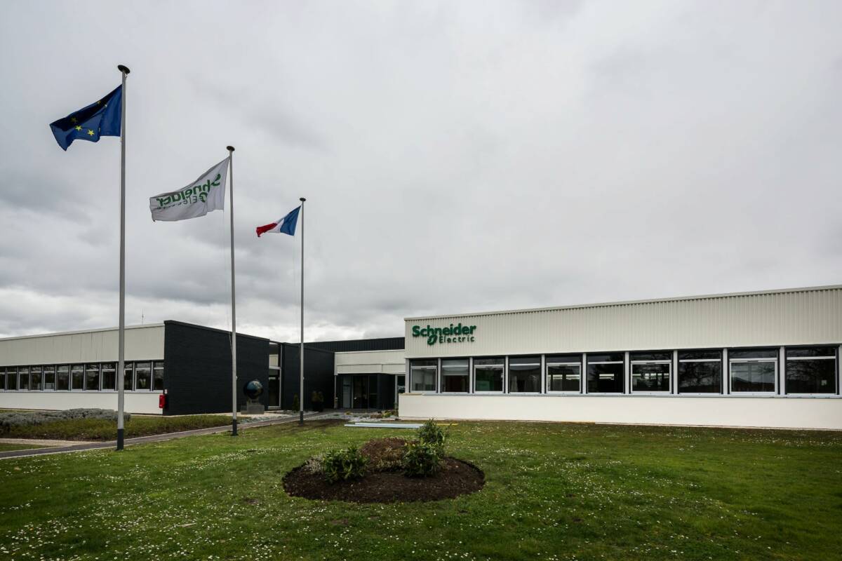 L’usine du Vaudreuil (27) de Schneider Electric a été qualifiée de « Vitrine Industrie du Futur » &nbsp; par l’Alliance Industrie du Futur. © Schneider Electric
