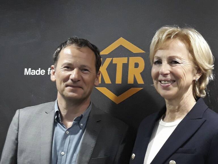 Pierre Martin, directeur général de KTR France, et Mme Tacke, propriétaire du groupe allemand. © KTR
