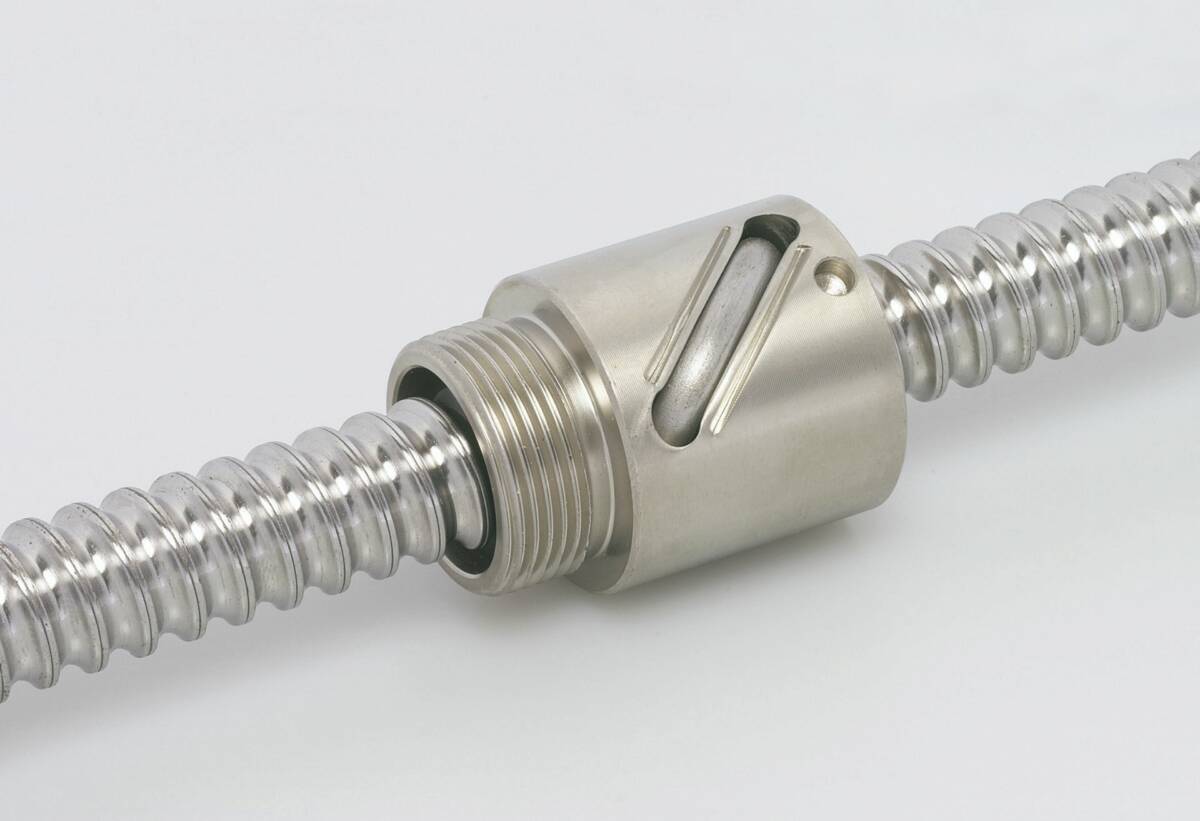 Carry type FGR : écrou standard avec nez fileté à recirculation à billes par tube intégré. © Eichenberger
