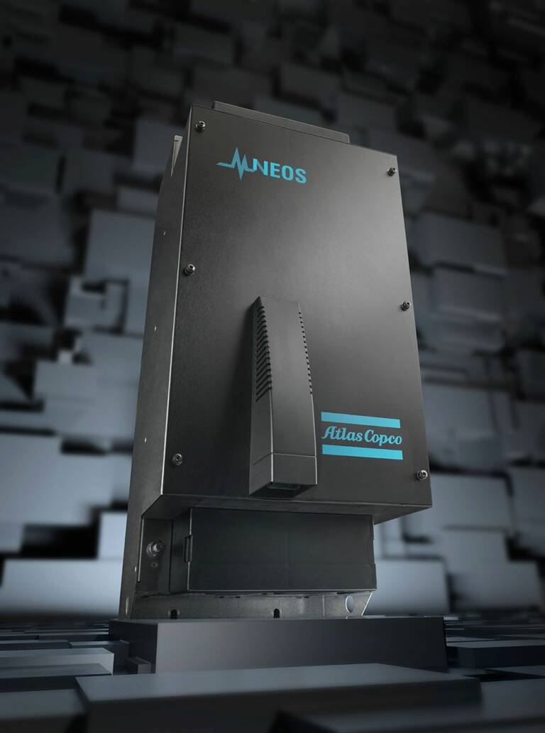 Le variateur de fréquence Neos dispose de connexions redondantes et est conçu pour un fonctionnement dans les conditions les plus sévères grâce à une protection élevée contre l’eau et la poussière (IP 54). © Atlas Copco

